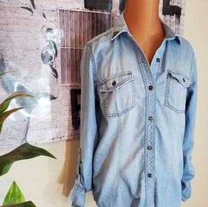 🌞 Rock & Republic Denim Button Shirt